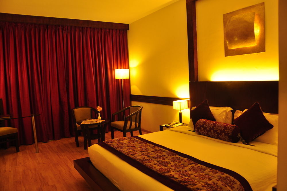 פונדיצ'רי Hotel Atithi מראה חיצוני תמונה