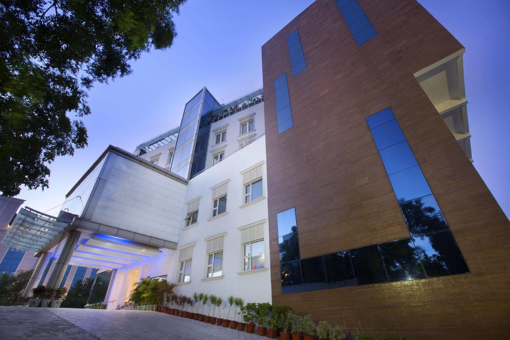 פונדיצ'רי Hotel Atithi מראה חיצוני תמונה