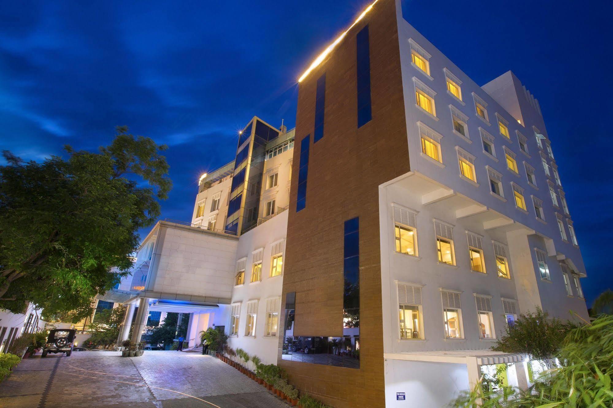 פונדיצ'רי Hotel Atithi מראה חיצוני תמונה