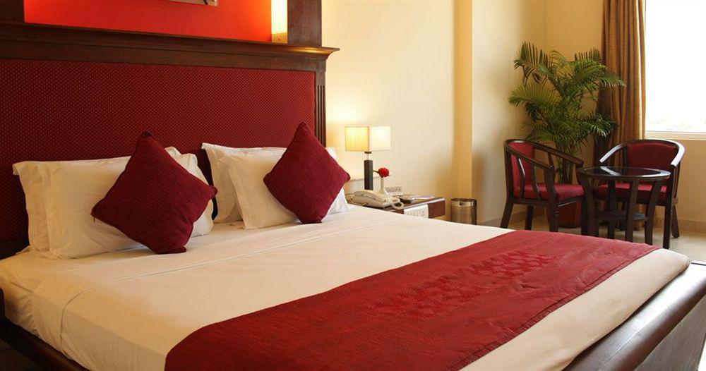 פונדיצ'רי Hotel Atithi מראה חיצוני תמונה